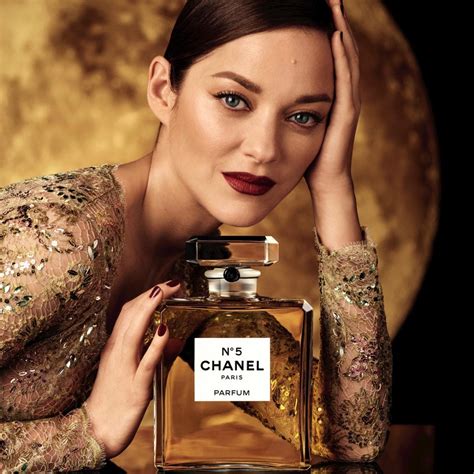 Chanel no 5 model